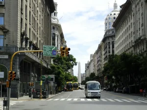 Choque en céntrica esquina sanjuanina reabre debate sobre seguridad vial