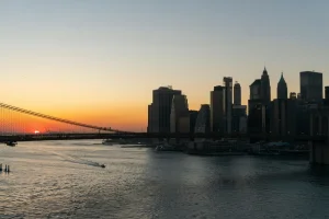 Juez federal frena arrestos del ICE en tribunales de Nueva York