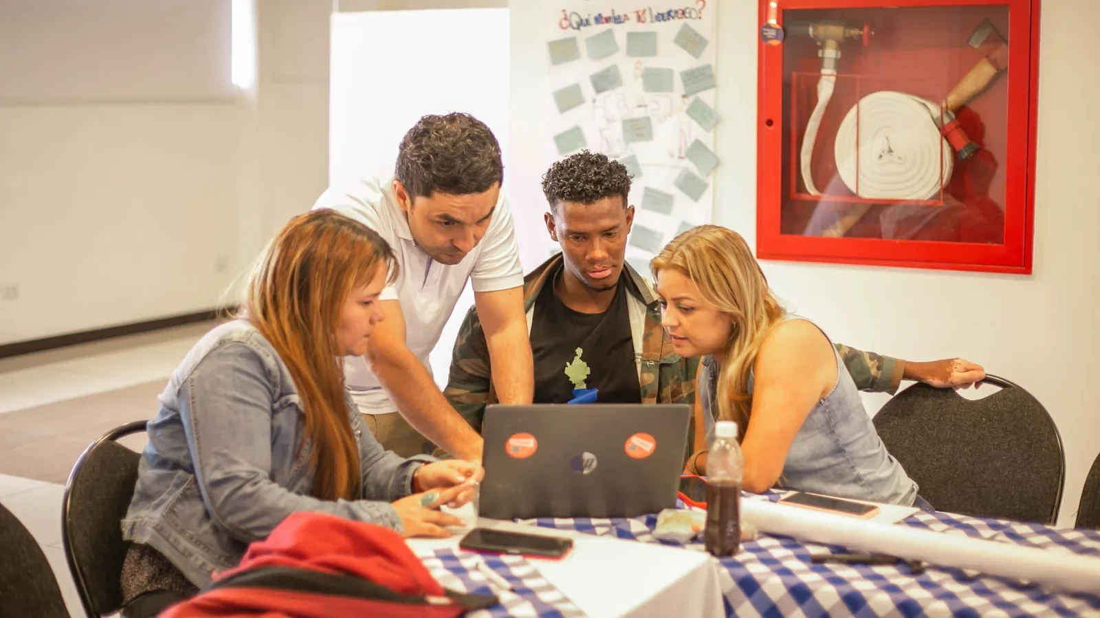 San Juan capacita docentes en IA para modernizar aulas